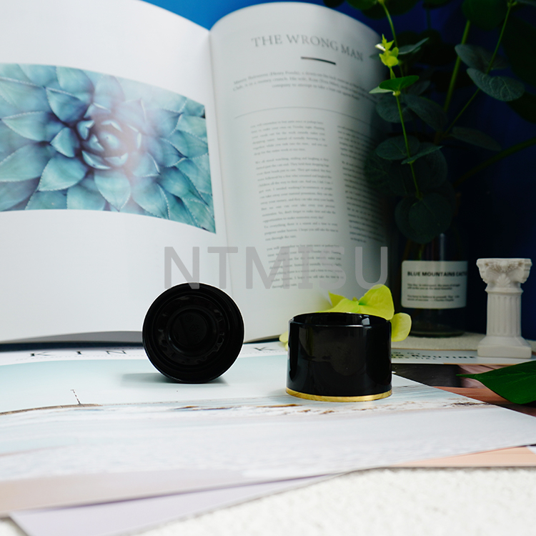 24 مم خط ذهبي أسود مزدوج القرص العلوي غطاء بلاستيكي لولبي