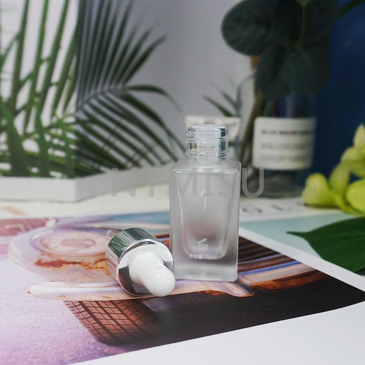 مجموعات زجاجات قطارة برأس سيليكون فضية لامعة مربعة 15 مل من الزجاج البلوري