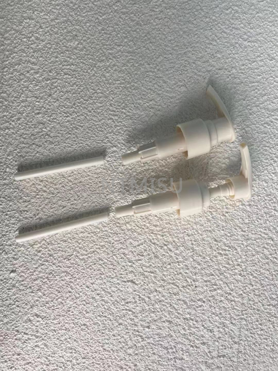 موزع مضخة سائل بفوهة منحنية PLA عالي الجودة، مضخة غسول طبيعي أبيض