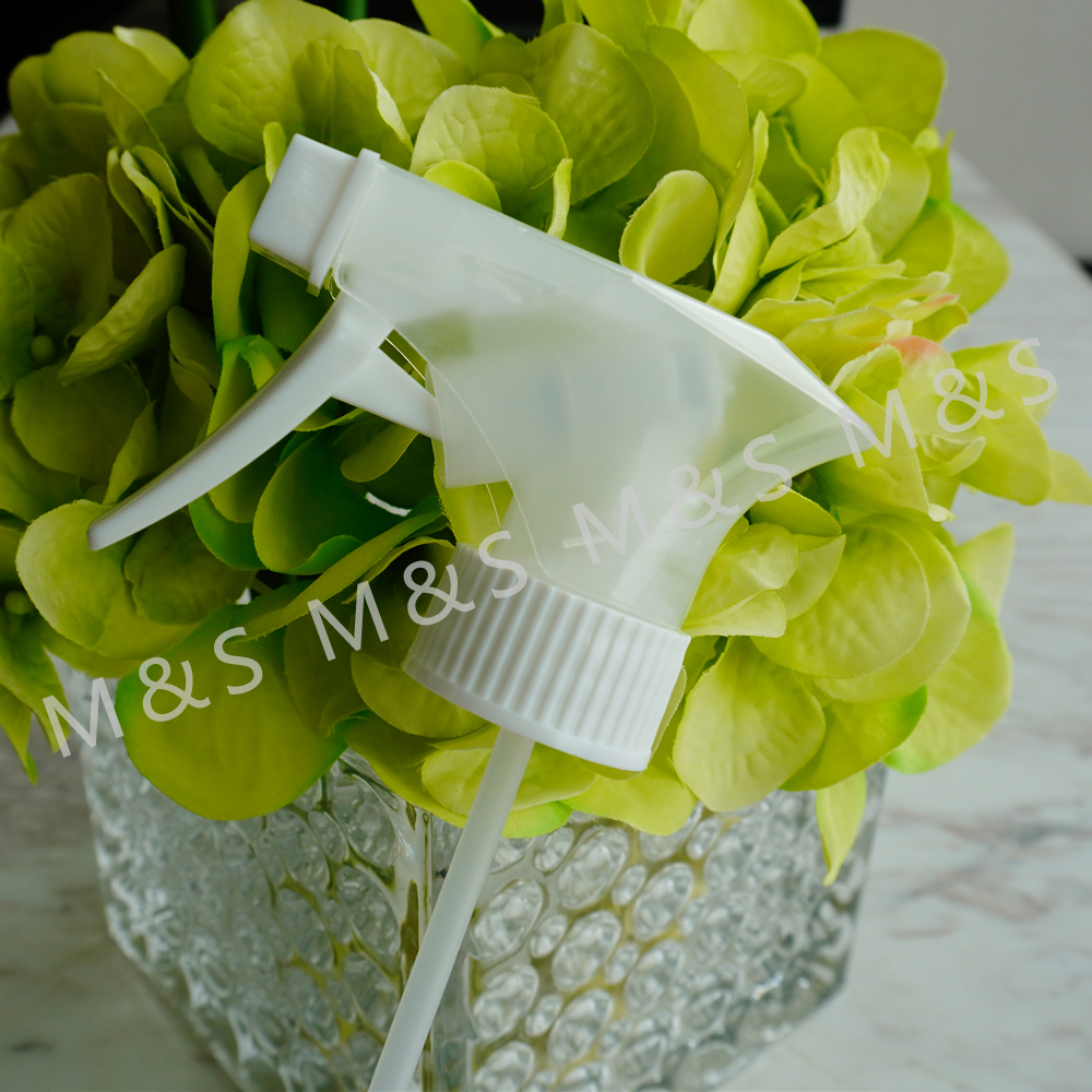 بخاخة يدوية بلاستيكية مضلعة بيضاء وشفافة مقاس 28 مم