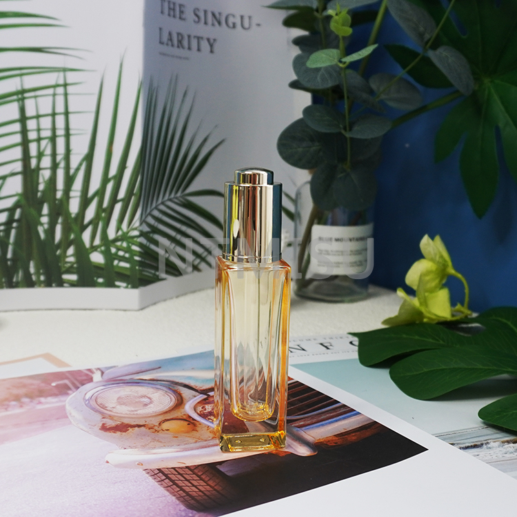 زجاجة زجاجية مربعة برتقالية رائعة سعة 30 مل مع قطارة ضغط ذهبية لامعة