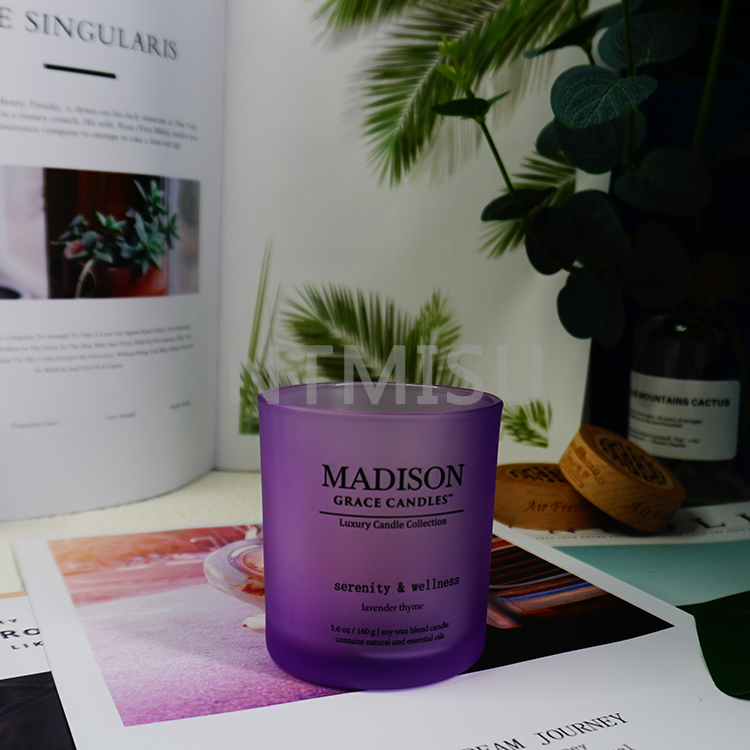 كأس شمعة زجاجي أرجواني سعة 5.6 أونصة 160 جم ​​مع شعار على السطح