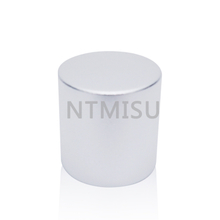 غطاء لولبي عالمي من الألومنيوم باللونين الأسود والفضي اللامع مقاس 24 مم