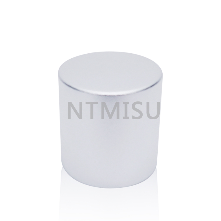 غطاء لولبي عالمي من الألومنيوم باللونين الأسود والفضي اللامع مقاس 24 مم