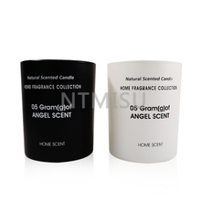 زجاجة عطرية زجاجية بيضاء وسوداء عالية الجودة مع باللغة الإنجليزية على السطح