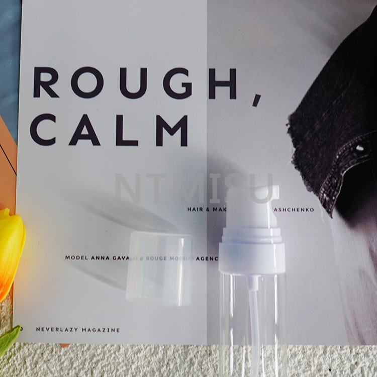 مجموعة زجاجات بخاخ رذاذ ناعمة من البلاستيك الطبيعي باللون الأبيض النقي سعة 60 مل