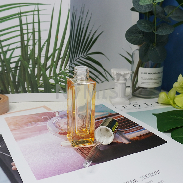 زجاجة زجاجية مربعة برتقالية رائعة سعة 30 مل مع قطارة ضغط ذهبية لامعة