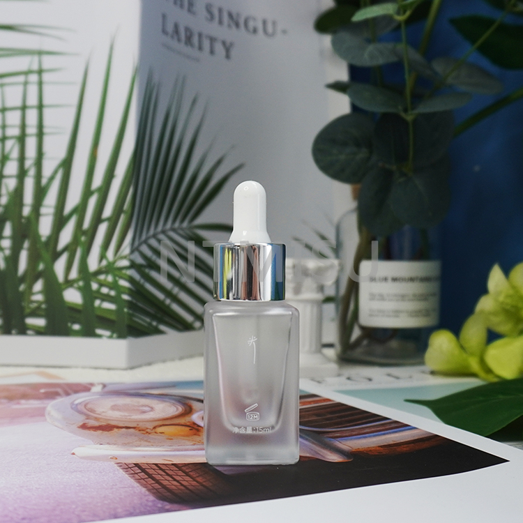 مجموعات زجاجات قطارة برأس سيليكون فضية لامعة مربعة 15 مل من الزجاج البلوري