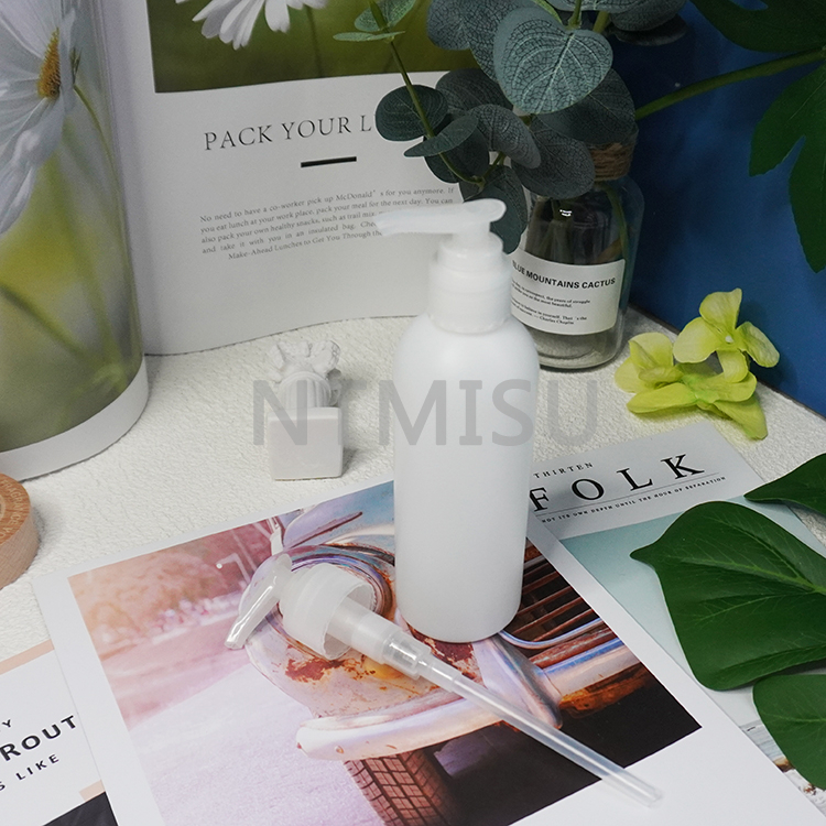 موزع مضخة سائل شفاف عديم اللون، مضخة غسول طبيعي أبيض لتوزيع الشامبو