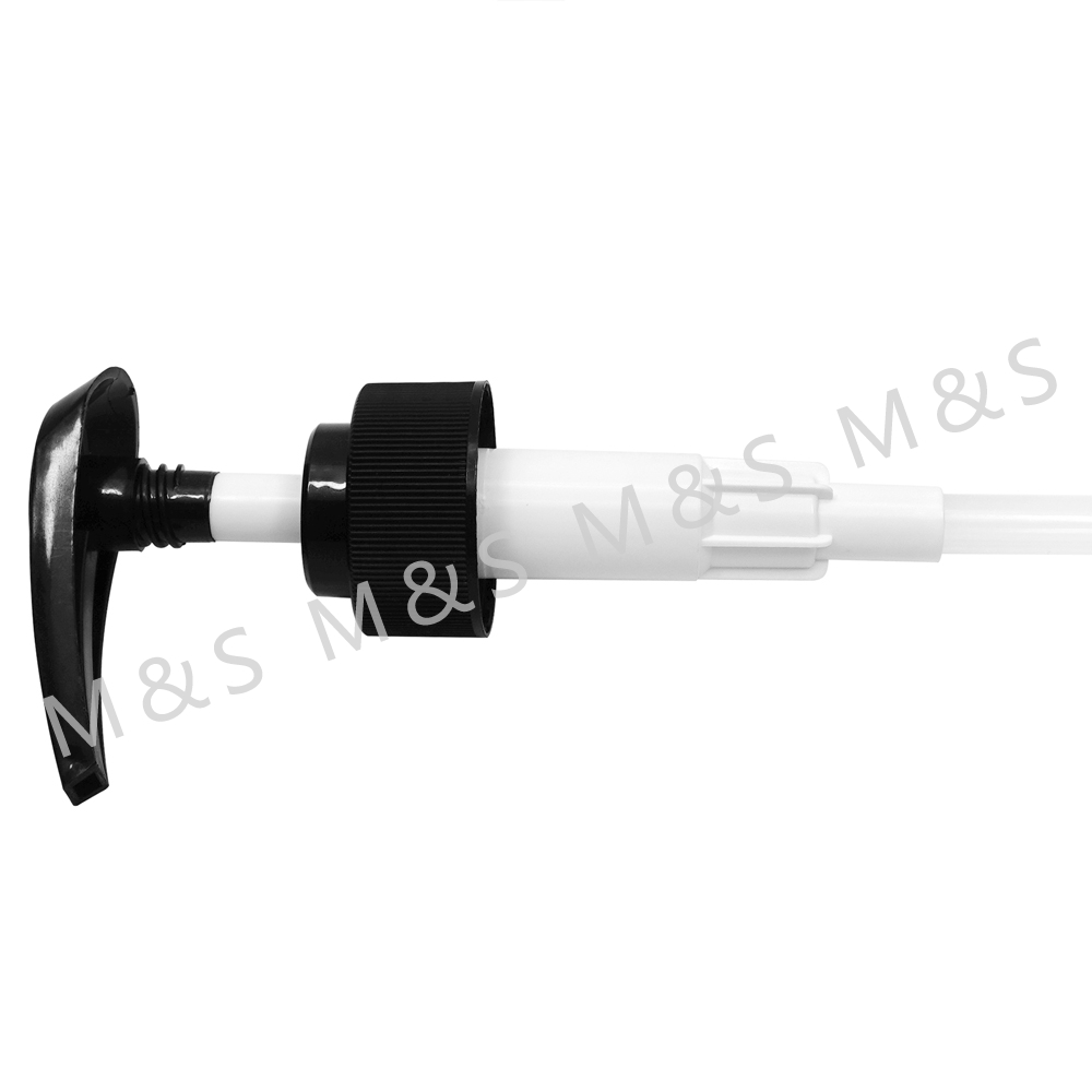 32 410 مضخة توزيع بلاستيكية مضلعة سوداء لزجاجة الشامبو