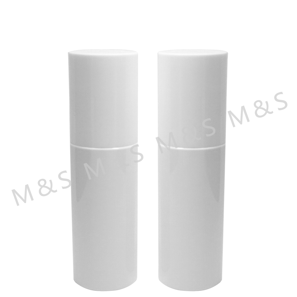 زجاجة كتف مسطحة بيضاء سعة 100 مل مع بخاخ رذاذ ناعم